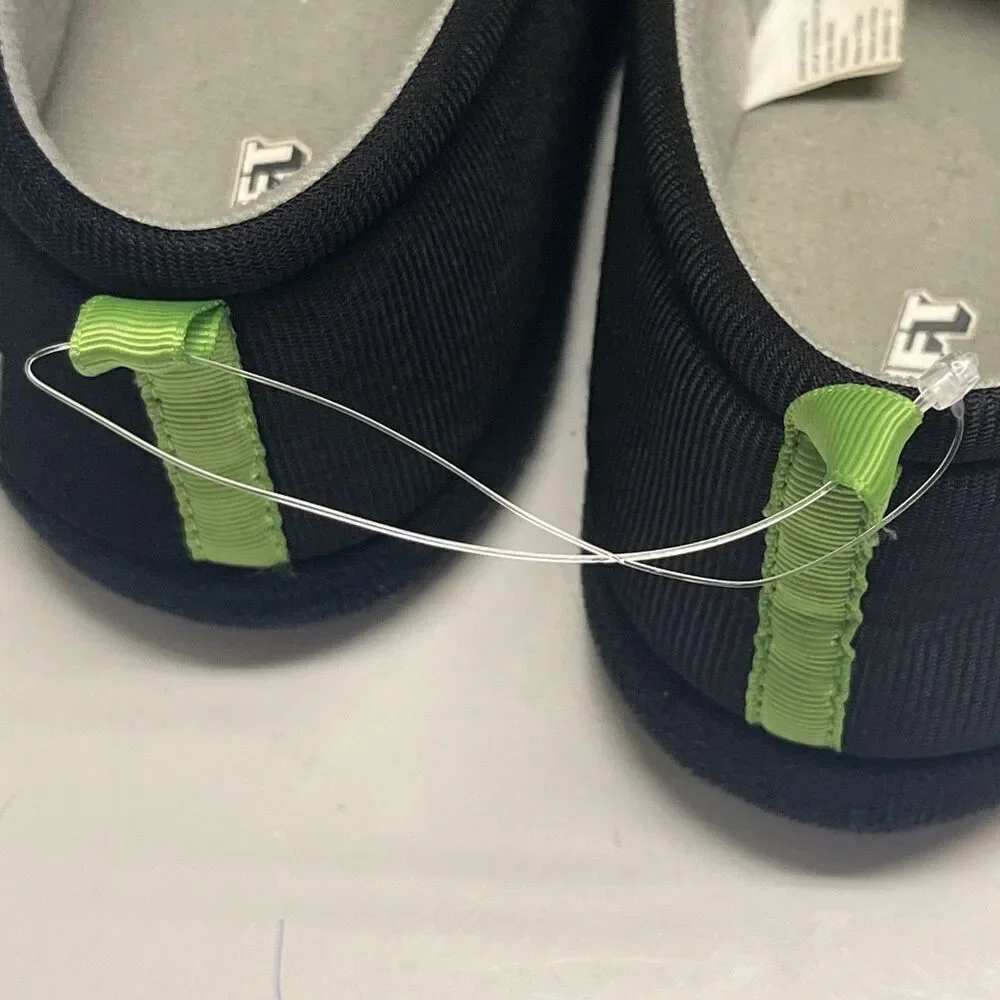 Boys Minecraft Creeper License Slippers Easy On/Off Slip-On Style Size 4/5 NWOT